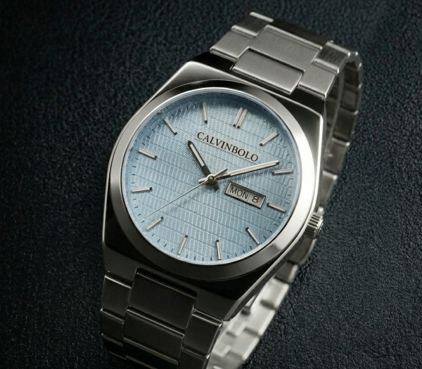 Calvin bolo blue